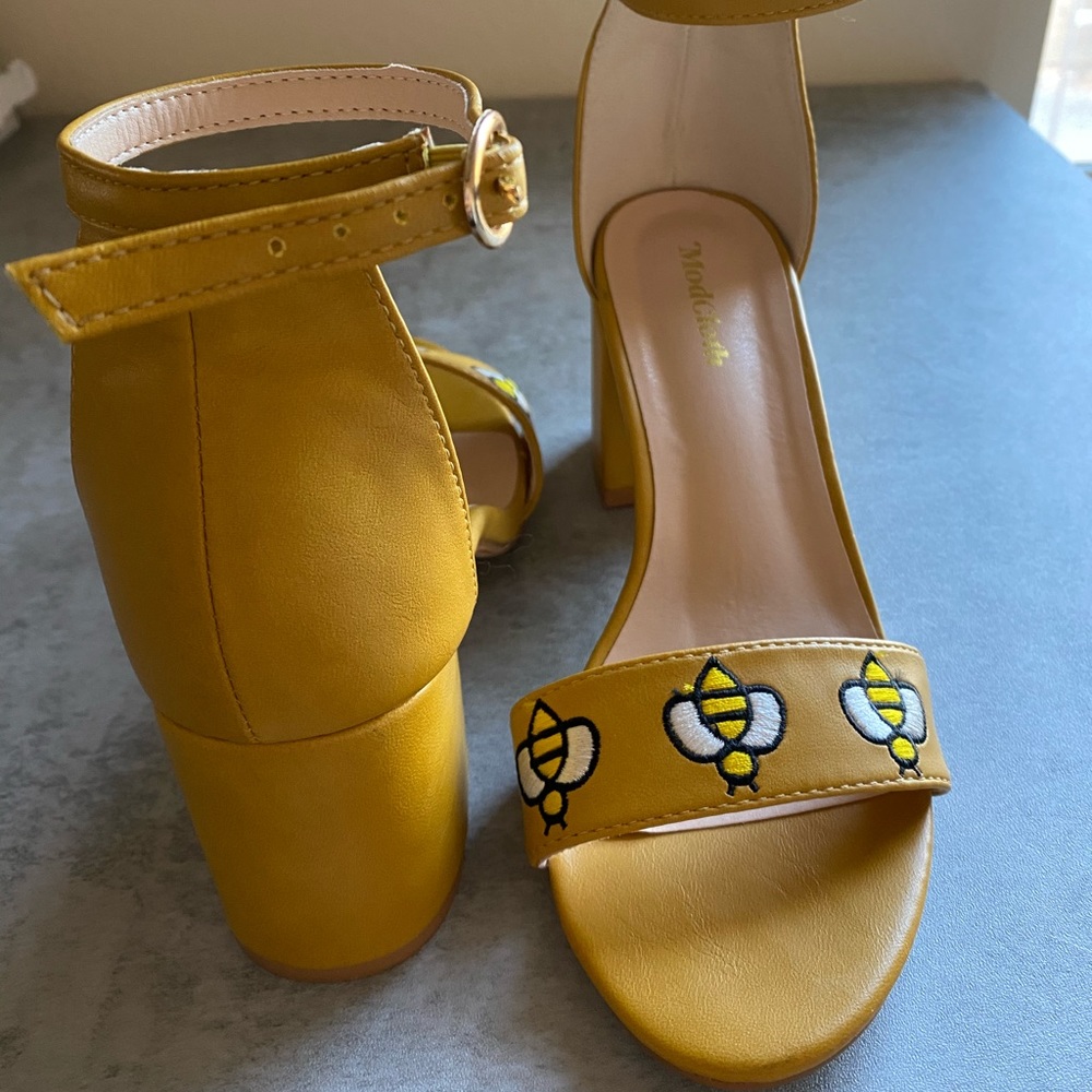 Yellow bee block heels